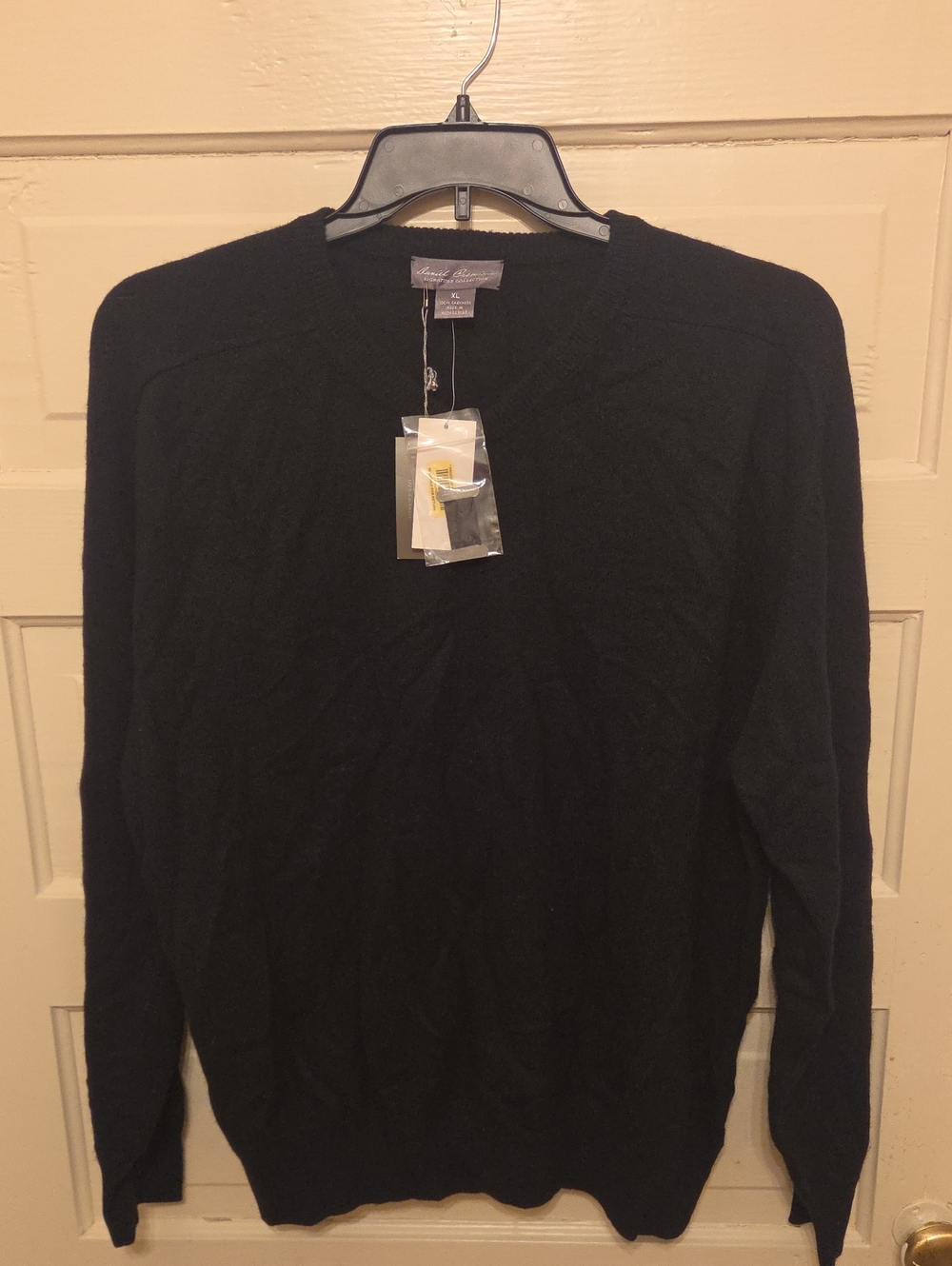 Daniel Cremieux 100% Cashmere Black V-Neck Lightweight Sweater